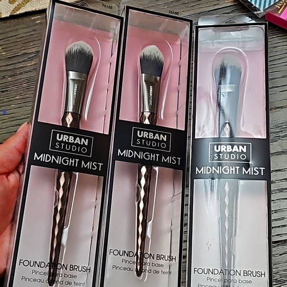 Set of 3 Urban Studio midnight mist foundation brush - Picture 1 of 8